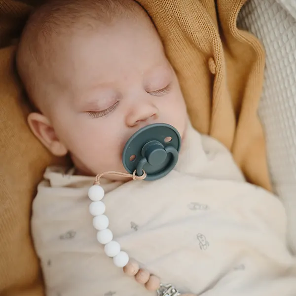 frigg pacifier baby 1